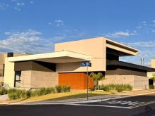 Casa térrea de esquina com 4 suítes em condomínio