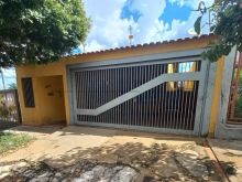 Casa com 03 dormitórios na Vila Planalto
