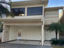 Lindo sobrado em condomínio - 4 suítes