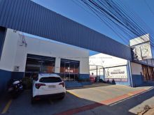 Imóvel comercial atravessando a quadra