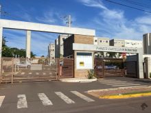 Apartamento térreo rico em armários