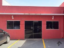 Sala comercial com estacionamento