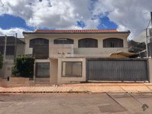 Sobrado comercial ideal para clínicas e escritórios