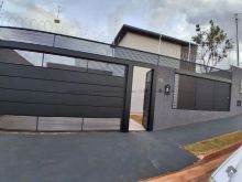 Casa com piscina - suíte - banheira e área gourmet