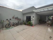 03 quartos e terreno grande