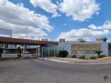 Novinho sem uso - com armários