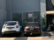 Salão com área ampla de mezanino