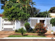 Casa térrea no bairro Caiçara - com edícula