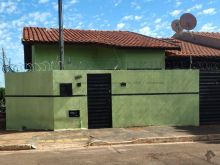 Casa de esquina - ótima localização