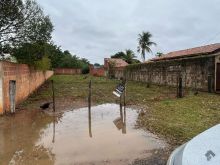Terreno murado - aterrado e asfaltado - região centro