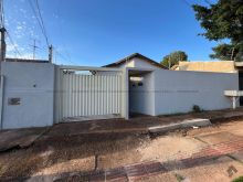 Ótima casa com terreno grande