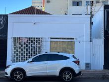 Frente a Praça do Rádio Clube