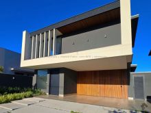 Sobrado imponente - 4 suítes - Res. Alpha IV