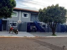 Com 1 quarto com garagem