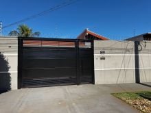 Bela casa com 2 suítes - área gourmet e edícula