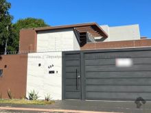 Linda casa térrea com piscina