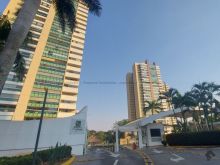 Em frente ao shopping Campo Grande