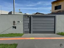 Casa nova com sobra de terreno