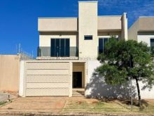 Sobrado novo todo em porcelanato com 4 quartos