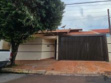 Casa com ótima localização