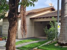 Linda casa prática e funcional - 1 suíte - 2 quartos - gourmet integrado