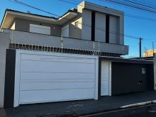 Sobrado rico em planejados com piscina e 3 suítes