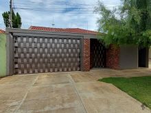 Casa de esquina com 04 suítes