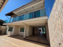 Sobrado com área de lazer - piscina e sala de jogos