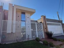 Belíssima casa no Jardim Cristhais II