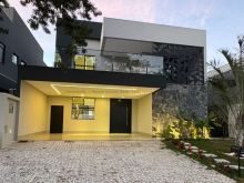 Sobrado com finíssimo acabamento no Alphaville II