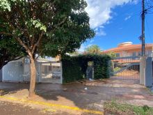 Maravilhoso sobrado na rua Dom Aquino gerando renda