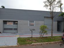 Casa com 3 quartos - salão comercial