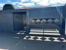 Excelente casa com quintal próximo a Júlio de Castilho