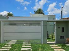 Linda casa de 3 quartos sendo 1 suíte