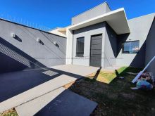 Casa com estilo moderno e quintal