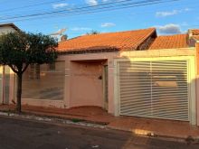 Casa com 2 suítes e mais 2 quartos