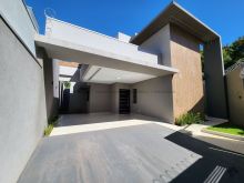 Casa térrea com piscina e 3 suítes