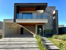 Sobrado - 3 suítes - 1 home office