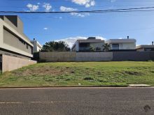 Lote localizado em frente ao lago