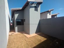 01 quarto - 01 suíte - terreno nos fundos