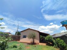 Imóvel de esquina com terreno grande