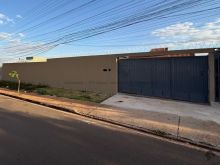 Amplo terreno murado com escritório