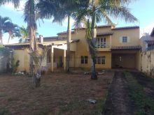 Sobrado de esquina com 1.487 m² de terreno