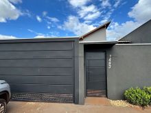 Casa na avenida Antero Lemes