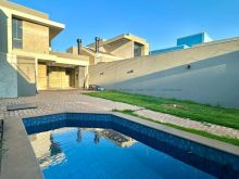 Casa térrea com mezanino - piscina - suíte