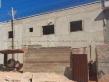 03 quartos com churrasqueira e terreno grande