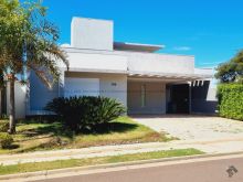 Belíssima casa com 3 suítes repleta de armários