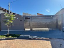 Casa nova com 4 suítes