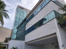 Sala comercial em frente ao Parque das Nações