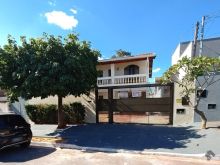 Sobrado próximo ao Rádio Clube Campo